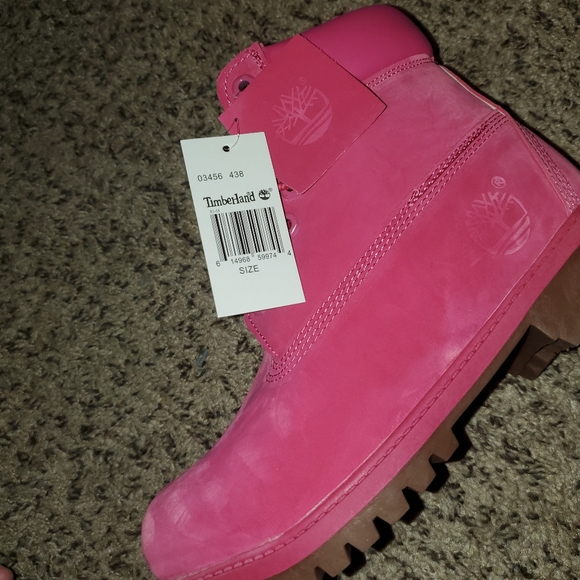 Pink Timberlands size 6 woman's Fits More Like A Size 7 - Picture 6 of 7